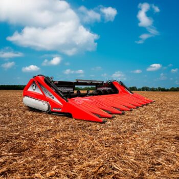 Vence Tudo Eagle Corn Header laying in field