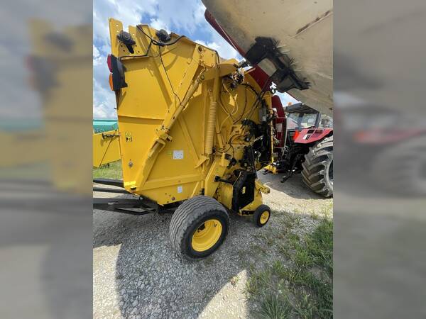 2022 New Holland ROLL-BELT 460 - Image 7